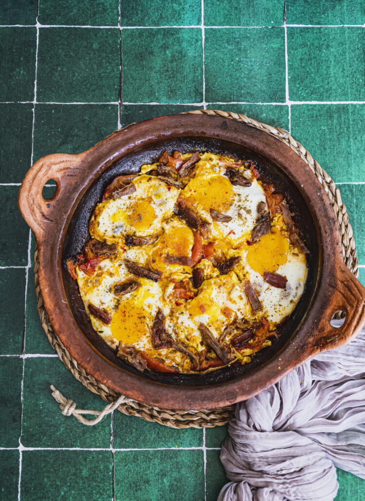 Tajine de tomate au khlii et aux oeufs