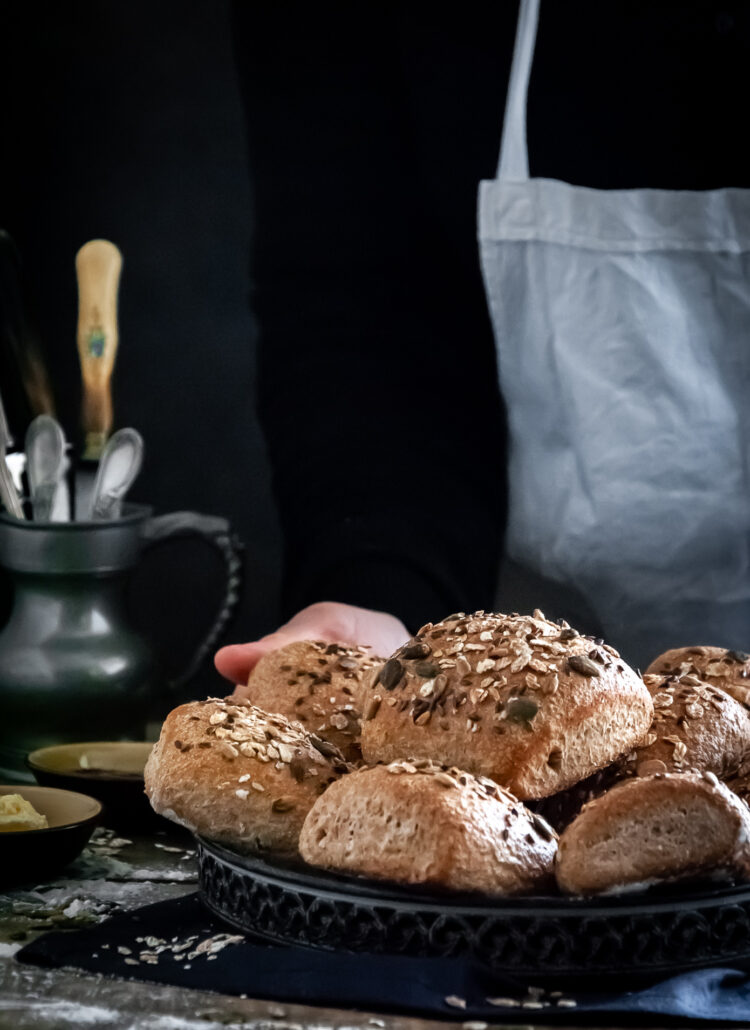 Petits pains semi-complets aux graines