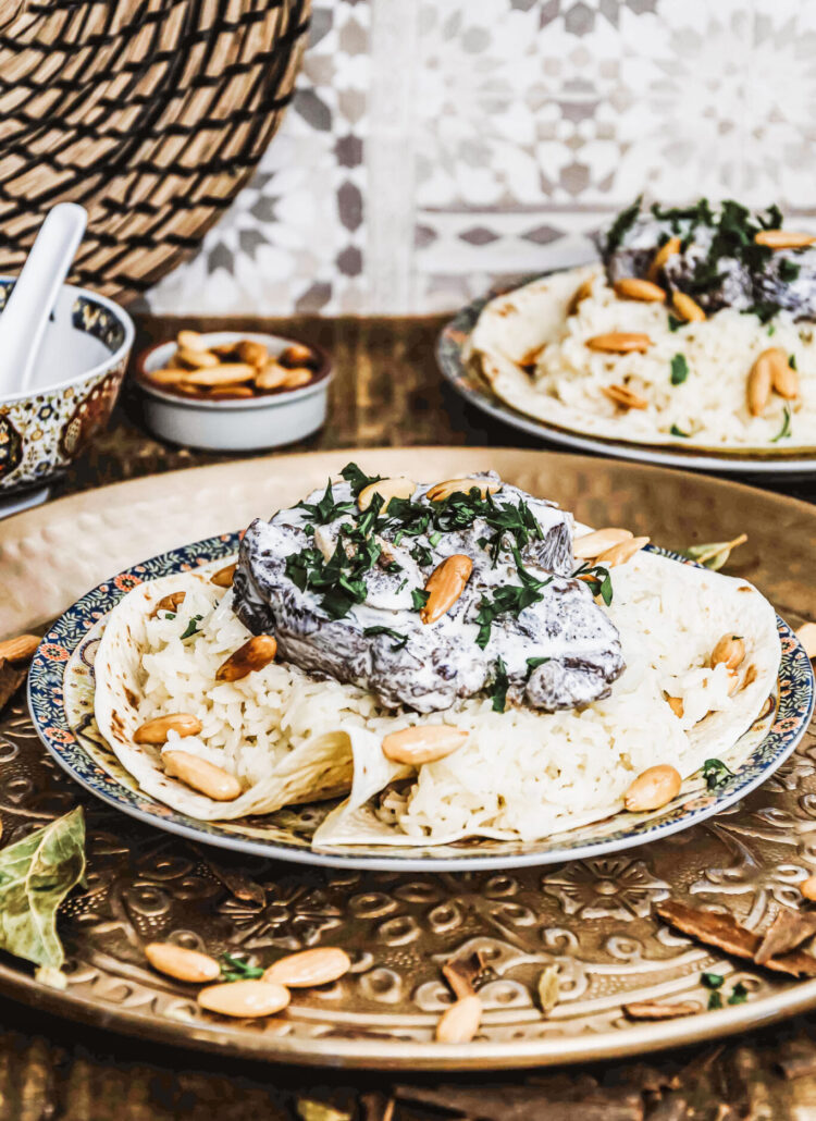Mansaf jordanien : un plat, un voyage, un souvenir d’enfance